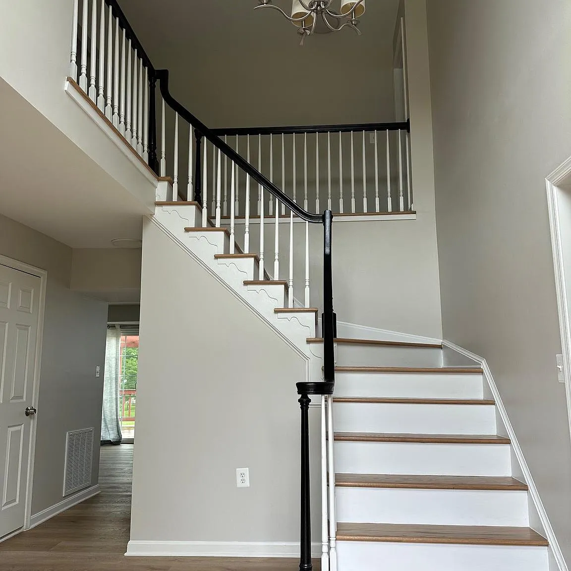5 bed, 4.0 bath, 4278 sqft, $5,100 — Photo 3