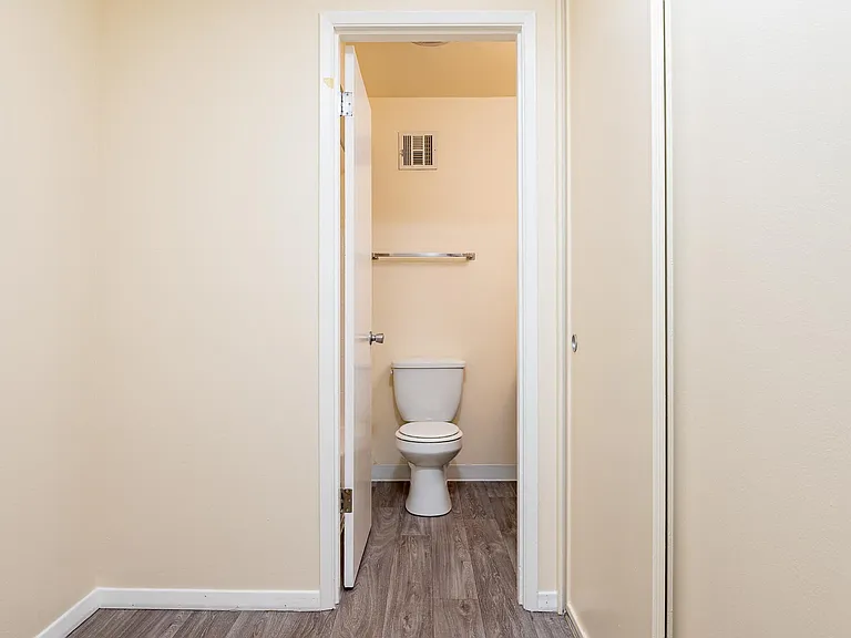 Raleigh Scholls | Bathroom
