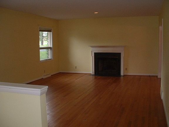 3rd image of 156 Idle Hour Dr