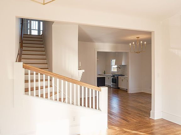 3rd image of 310 Hydrick St