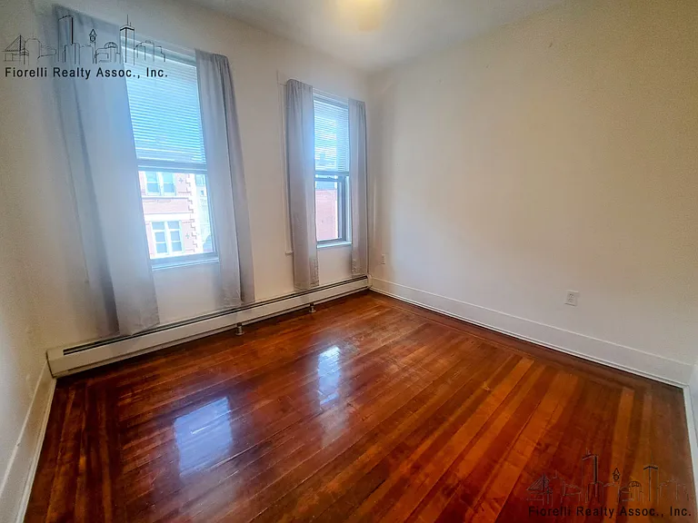 342 Hanover St #8 — Photo 6