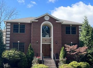 32 Wakefield Pl, Caldwell, NJ 07006
