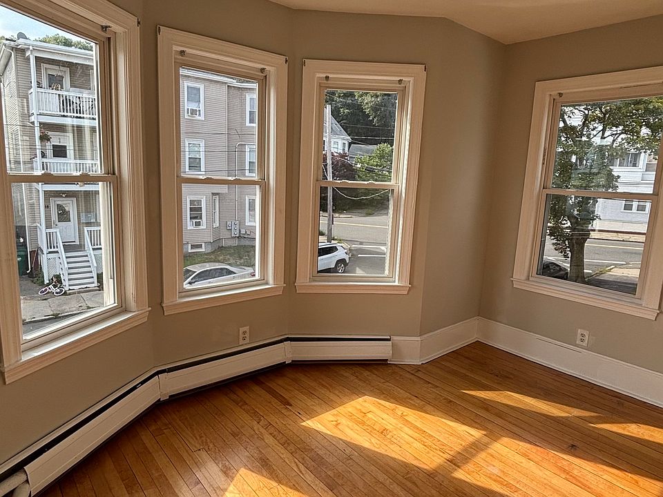 1st image of 119 New Park St Floor 2
