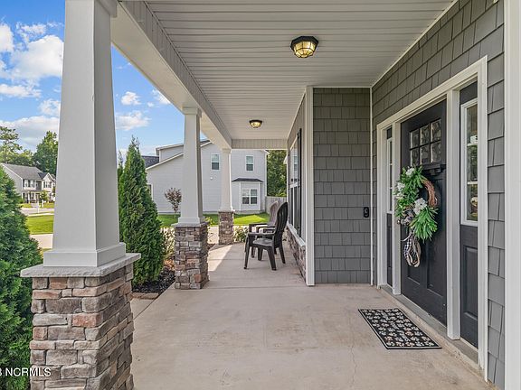 5th image of 808 Oleander Street