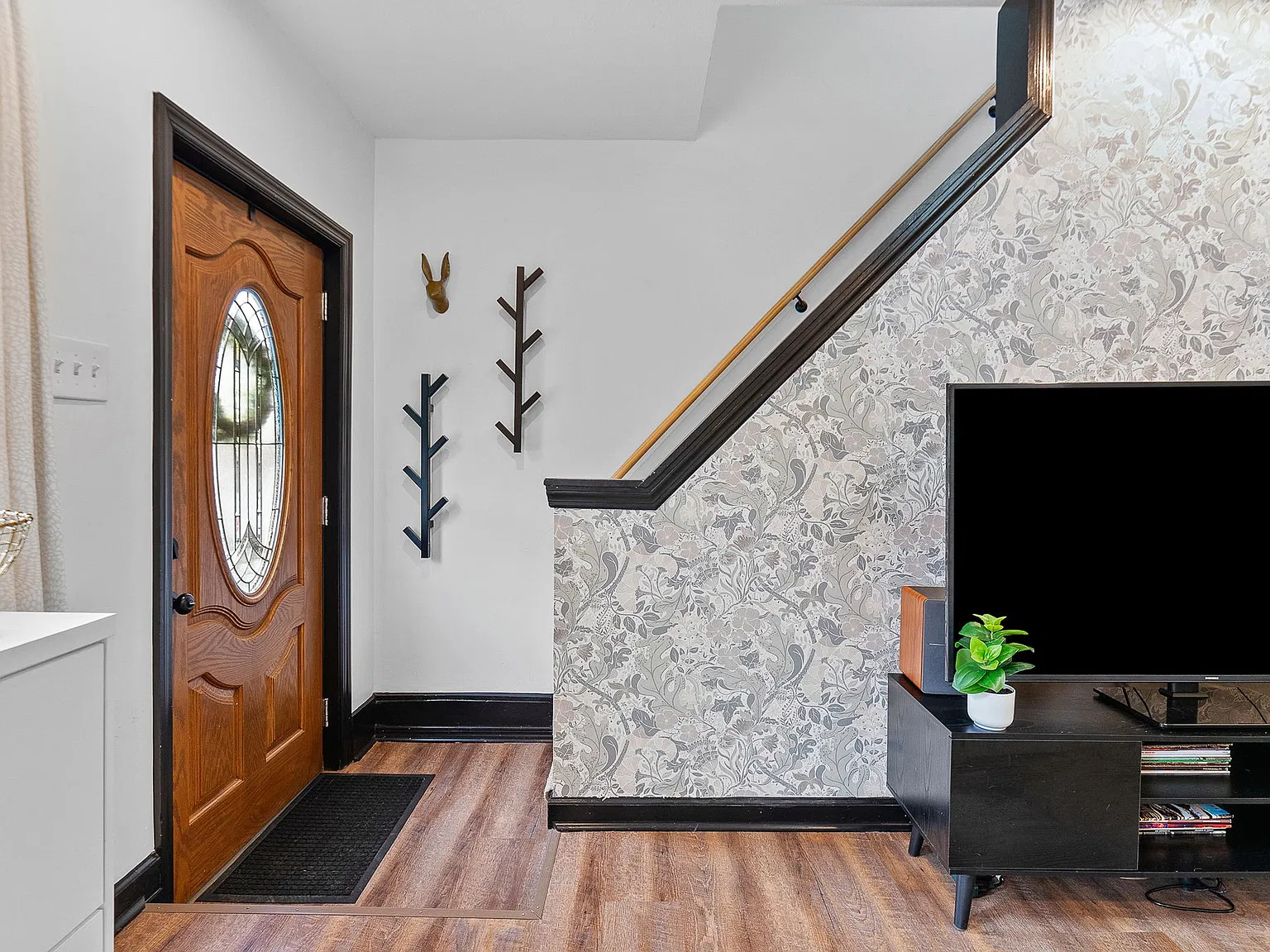 3 bed, 1280 sqft, $2,000 — Photo 3