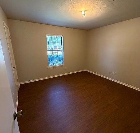 5th image of 2433 Morris Dr