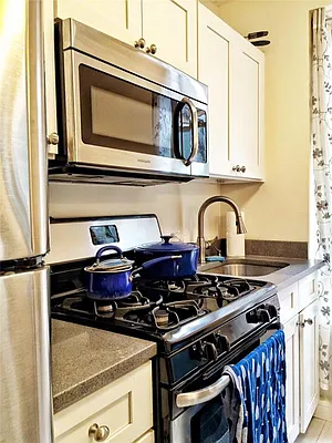 Rented by Century 21 Metropolitan | media 25