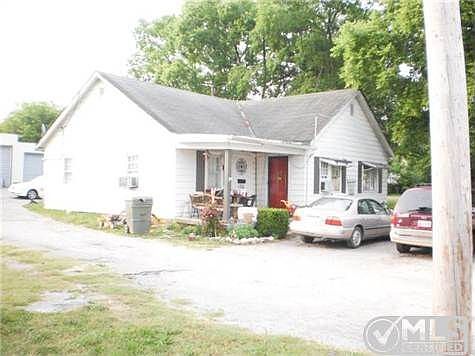 2nd image of 10310 Oak St