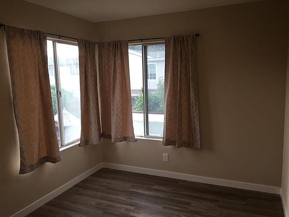 3rd image of 275 Edwin Way