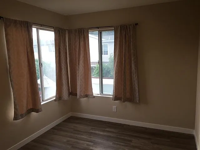 275 Edwin Way — Photo 3