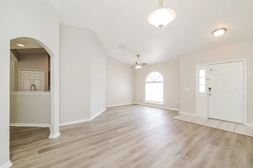 3 bed, 2.0 bath, 1640 sqft, $1,685 — Photo 4