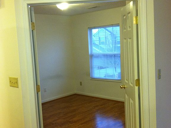 5th image of 404 Heritage Green Dr