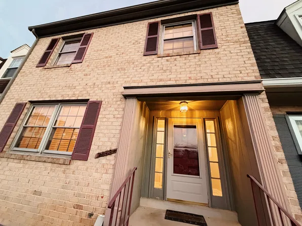 7458 Covent Wood Ct, Annandale, VA 22003