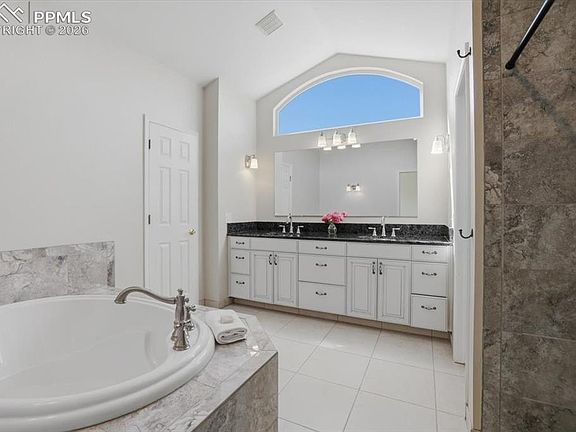 5th image of 2755 Dristol Dr