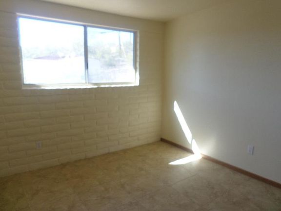 4th image of 2302 S Placita Pitiquito