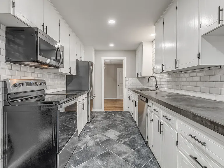 349 SE Rockwood Ave — Photo 13