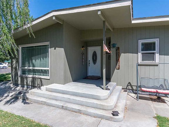 2nd image of 428 W 18th Ave