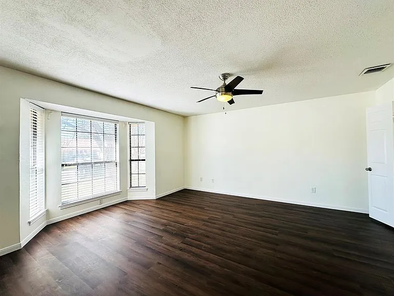 306 Applewood Dr — Photo 9