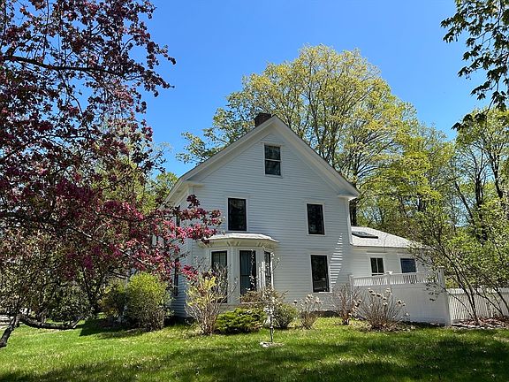 3rd image of 1547 Main St