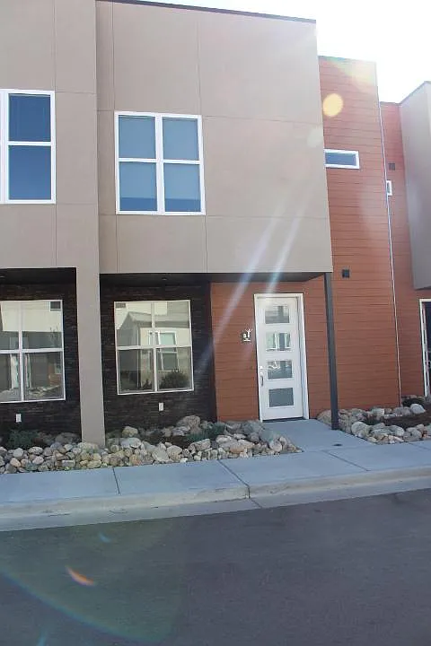 2 bed, 1096 sqft, $2,300 — Photo 2