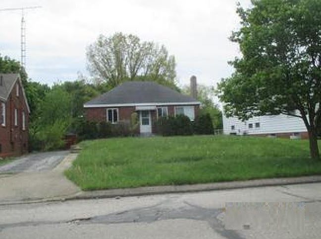 2nd image of 430 Pierce St