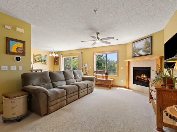 497 Pleasant Ln, Chaska, MN 55318