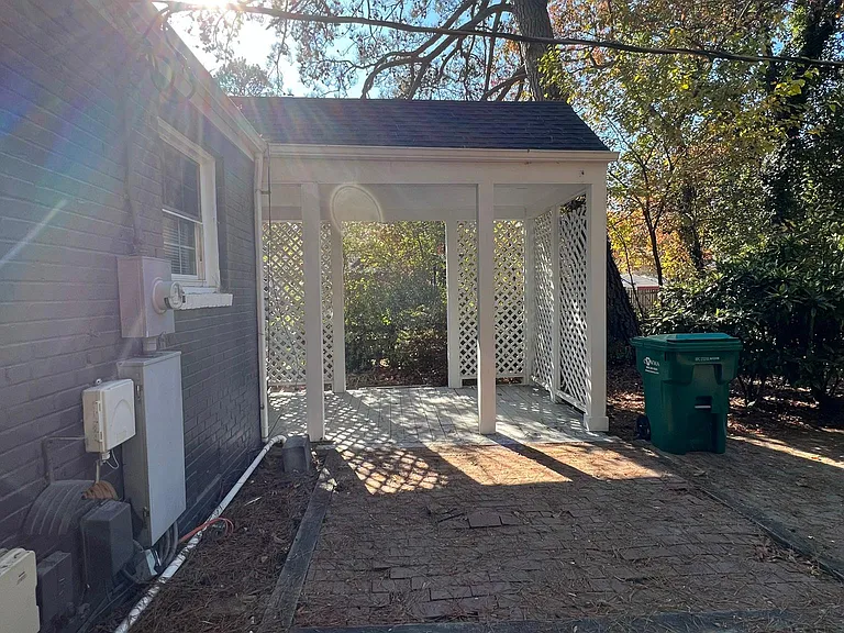 1000 Pepper Ave — Photo 18
