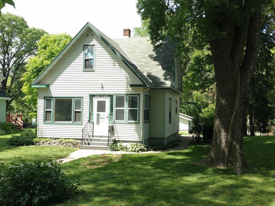 1st image of 221 E Alcott Ave