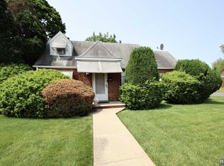 4-52 Grunauer Pl, Fair Lawn, NJ 07410