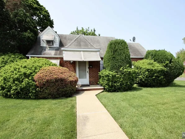 4-52 Grunauer Pl, Fair Lawn, NJ 07410