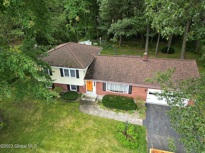 2nd image of 20 Woodlake Drive