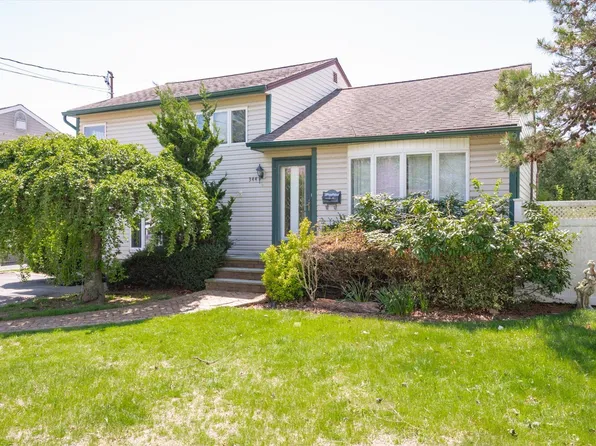 344 N Virginia Avenue, Massapequa, NY 11758