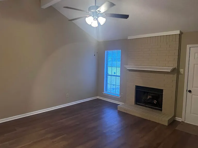 2152 Woodfield Park Rd #3 — Photo 2