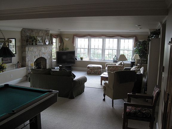 Playroom : 20' x 38' with Gas Fireplace Log