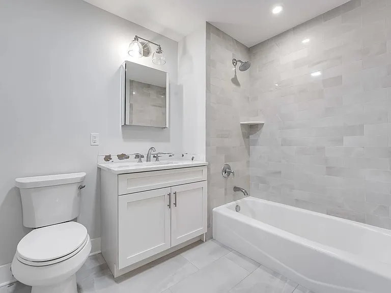 658 Grand St #504 — Photo 6
