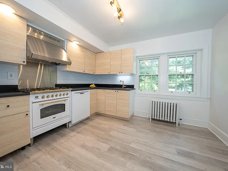 504 Harriton Rd — Photo 29