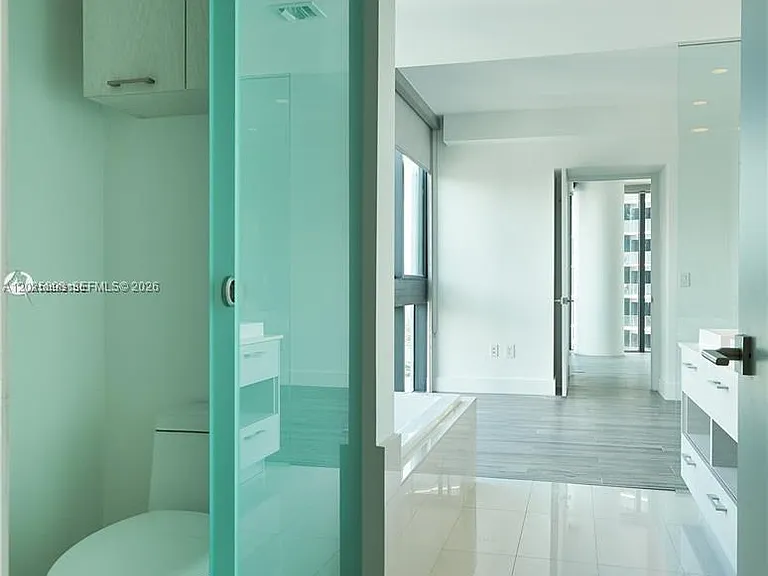 650 NE 32nd St #1208 — Photo 8