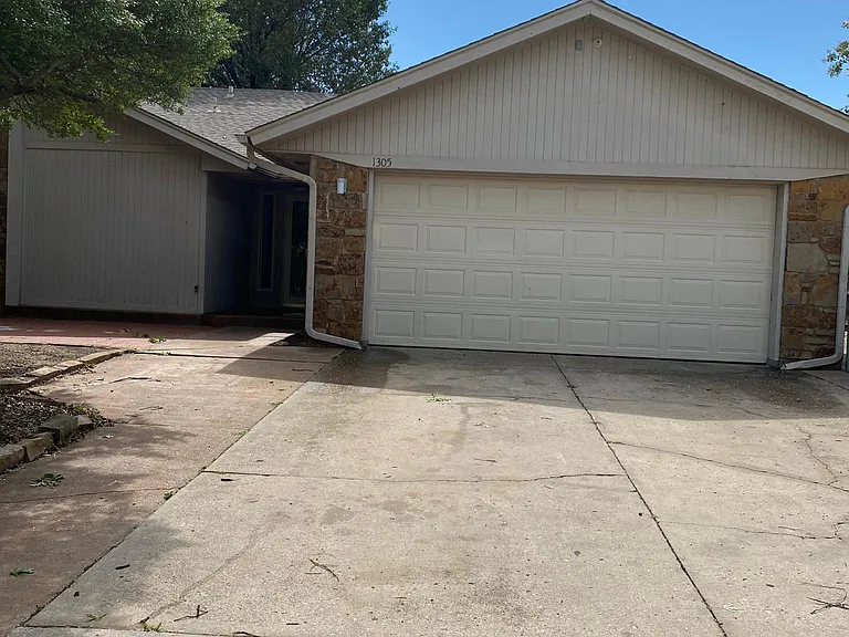 1305 Smoking Tree St — Photo 4