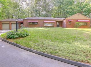 40 Woodland Dr, Northford, CT 06472
