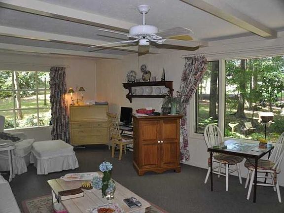 2nd image of 3070 Horseshoe Springs Dr NE