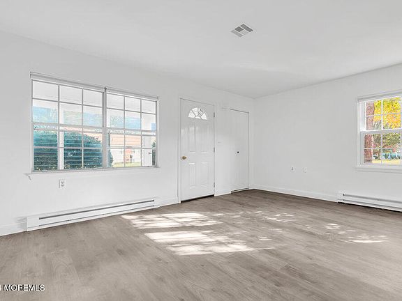 2nd image of 1118A Argyll Circle