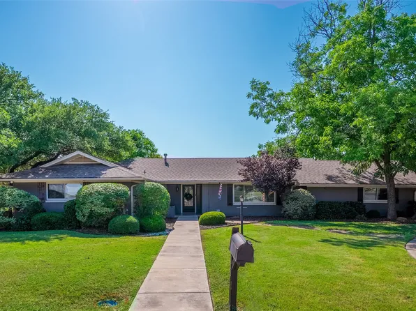 102 Clearman St, Krum, TX 76249