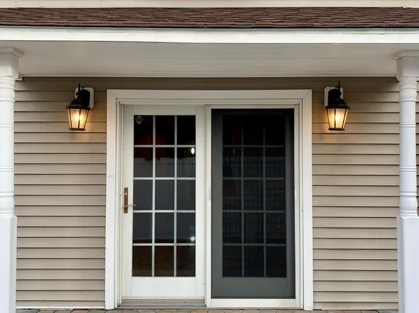 (undisclosed Address), West Islip, NY 11795