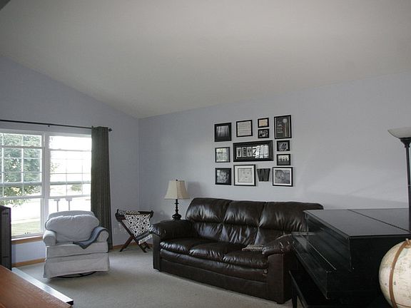 2nd image of 504 Parkview Dr