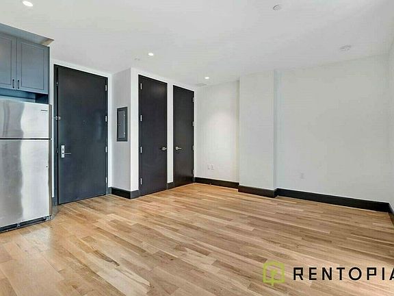 2nd image of 535 Franklin Ave #6D