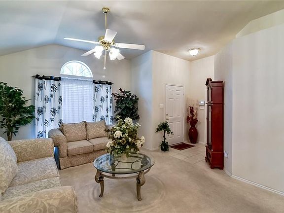 5th image of 728 Hawthorn Dr
