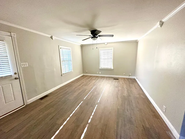 304 W Rasch Rd — Photo 11