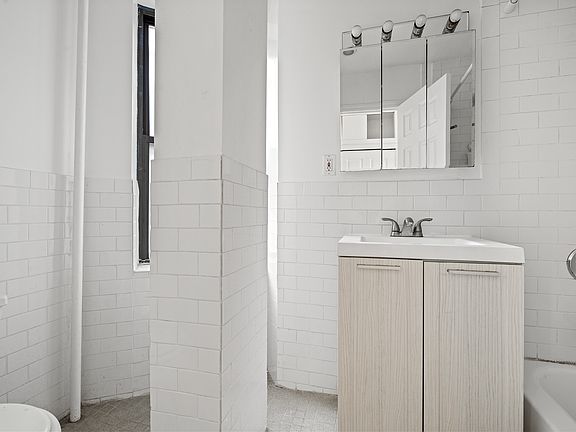 4th image of 117 Henry St APT 12-B