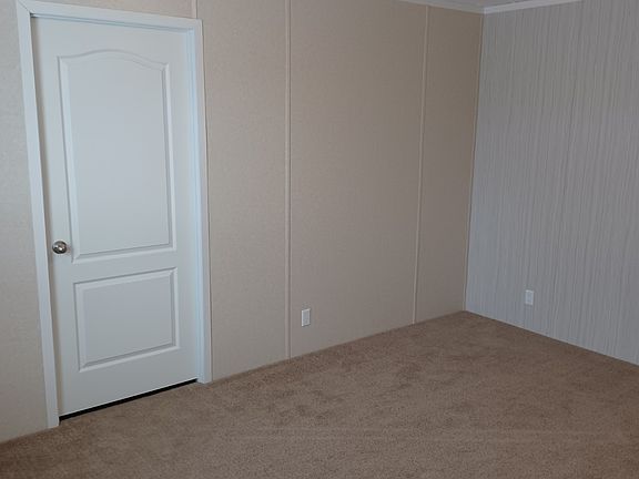 4th image of 875 Grand River Avenue Gate #75