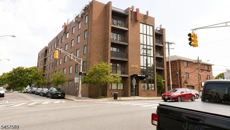 7430 Kennedy Blvd #406